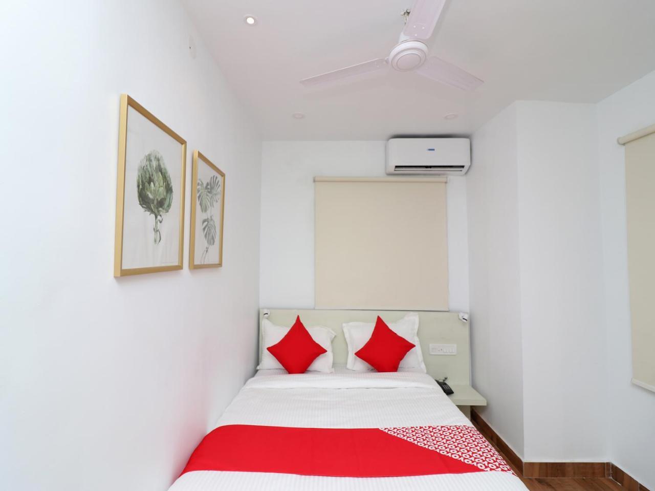 Hotel Oyo 15637 Transit Express à Calcutta Extérieur photo