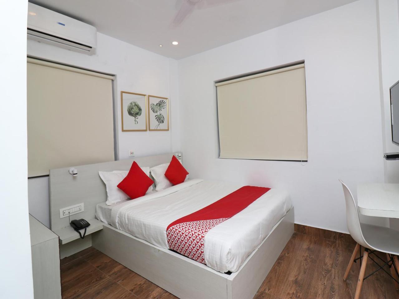 Hotel Oyo 15637 Transit Express à Calcutta Extérieur photo