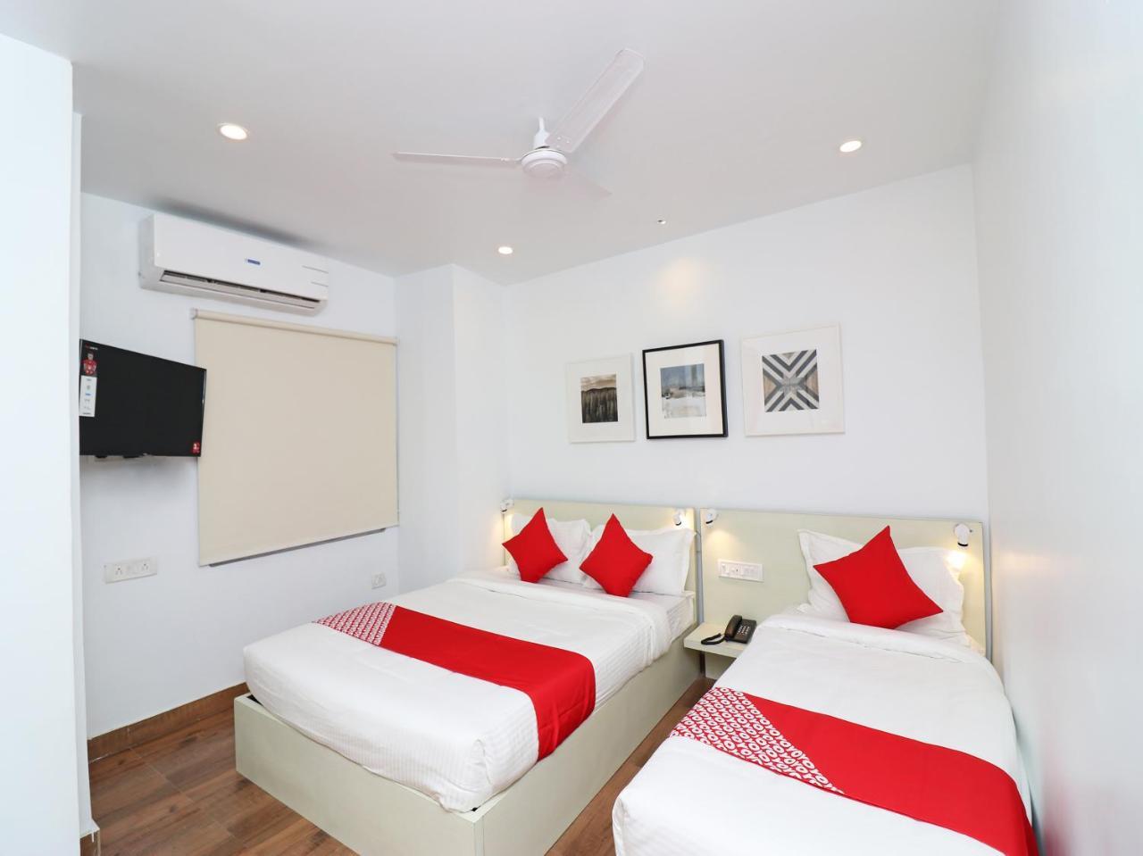 Hotel Oyo 15637 Transit Express à Calcutta Extérieur photo